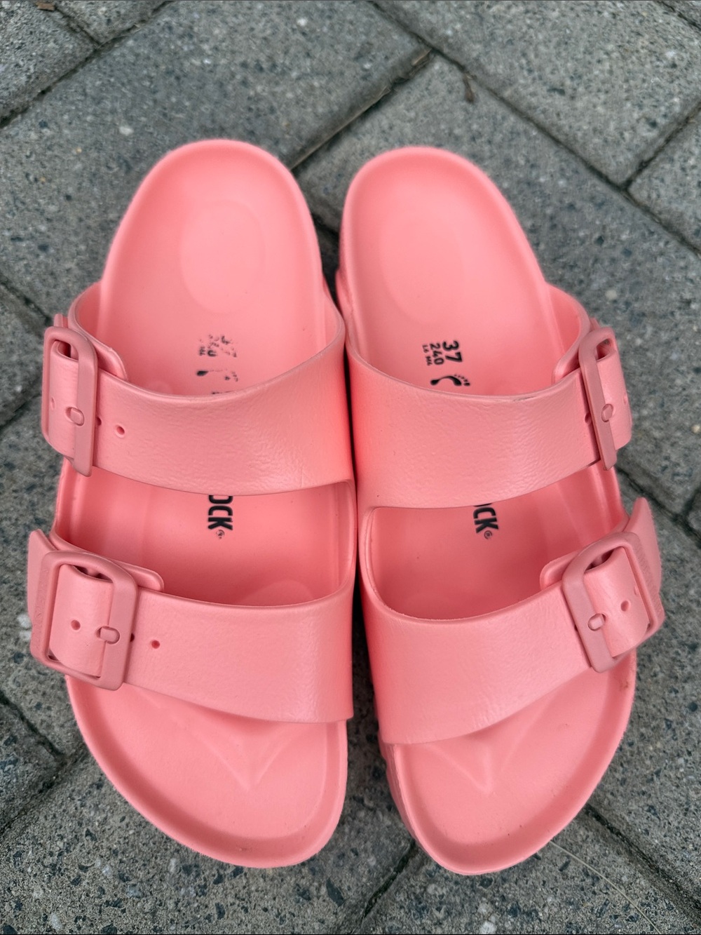 Women’s Birkenstock Arizona Essential Coral Pink Sandals. Size 37